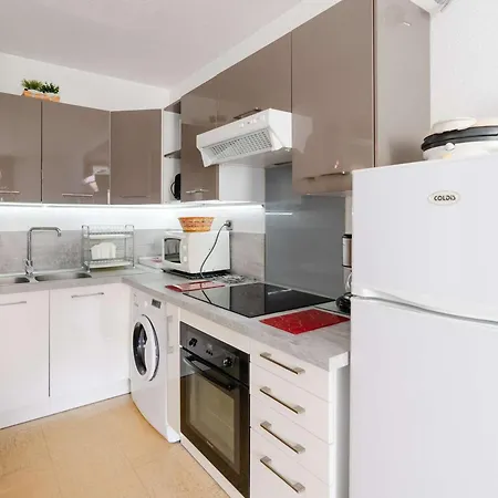 T2 Avec Loggia, 4 Couchages, Proche Et Commerces, Narbonne-plage - Fr-1-409-128 ناربون